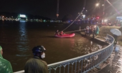 Đà Lạt: Ô tô bán tải chở 4 người lao xuống hồ Xuân Hương, 1 người tử vong