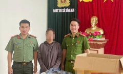 Thấy chồng chế tạo pháo, vợ mang nguyên liệu chế pháo đi nộp công an