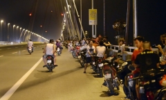 Đỗ xe trên cầu bị xử phạt bao nhiêu tiền?