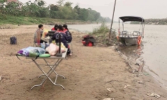 Tìm thấy thi thể bé trai 13 tuổi bị đuối nước khi đi nhặt chai nhựa ở bãi bồi sông Hồng