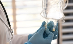 Định mệnh nghiệt ngã từ sai sót y khoa Đông-Tây: Bị truyền nước máy thay vì thuốc giảm đau, 16 bệnh nhân tử vong