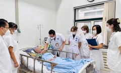 Da mặt đỏ rát, bong tróc giữa mùa đông: Bác sĩ chỉ ra thủ phạm ít người ngờ