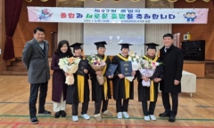 Cụ bà 81 tuổi tốt nghiệp tiểu học, tiếp tục học lên cấp THCS