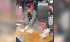 Anh bán bánh điển trai 