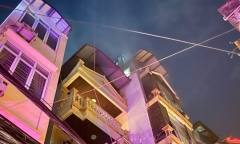  Kịp thời giải cứu 8 người trong vụ cháy nhà lúc nửa đêm ở Hà Nội