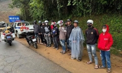 Nhóm thanh thiếu niên gây rối trật tự khi đi