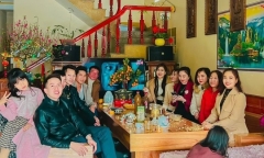 Gia đình ở Thái Nguyên có 7 chàng rể quý, bố vợ nằm viện thay nhau chăm sóc
