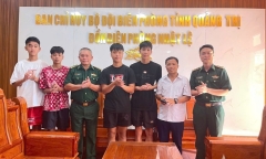 Tin thời sự hôm nay (22/9): Nhóm học sinh nhặt được của rơi, trả người đánh mất