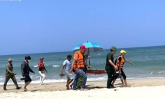 Tin nóng 24h hôm nay ngày 13/4: Tìm thấy cháu bé thứ 2 vụ 2 anh em sinh đôi đuối nước khi tắm biển