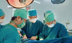 Tin tức đời sống ngày 16/10: Cứu sống bệnh nhân bị cành cây dài 30cm đâm vào cổ
