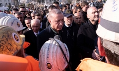 Hậu thảm kịch động đất, nhiều gia đình Thổ Nhĩ Kỳ trú ẩn trên tàu