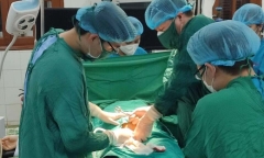 Điều máy bay trực thăng đưa bác sĩ vượt biển, cứu sống sản phụ chửa ngoài tử cung