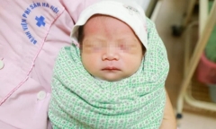 Sinh con đầu lòng ở tuổi 45 sau 5 lần thai lưu, 3 lần chửa ngoài tử cung