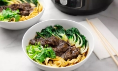 Mách bạn cách làm món tôm xào trộn xoài đơn giản, thanh mát chỉ với vài bước