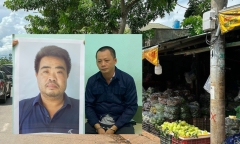 Nhận tiền hối lộ từ tiểu thương vi phạm ở chợ đầu mối Hóc Môn, 2 cán bộ đô thị bị bắt giữ