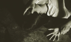 Những vụ án hiếp dâm ám ảnh (kỳ 4): Mặc cô giáo trẻ khóc xin, 5 nam sinh vẫn thay nhau hãm hiếp