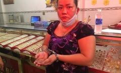Giúp việc 5 lần trộm nữ trang của chủ nhà: Bọc vào túi quần để tránh bị phát hiện 