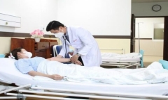 Cứu người phụ nữ bị ong bắp cày đốt gây biến chứng nguy hiểm