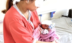 Bé gái sơ sinh đã được giao trả cho mẹ trong vụ nghi bắt cóc ở bệnh viện tại Bình Dương