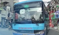 Tài xế xe buýt đi lấn làn đường, 