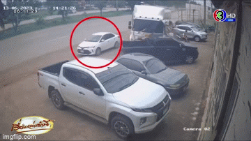 Video: Hoảng hồn trước cảnh tài xế xe bồn ngủ gật, đâm loạt ô tô bên đường 