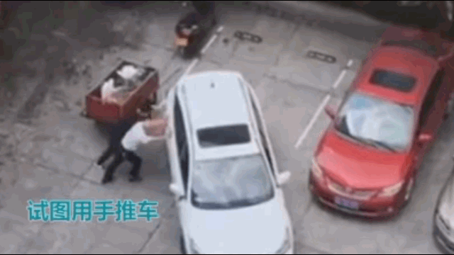 Clip: Tài xế có màn lùi xe 