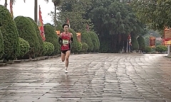 Kỷ lục gia điền kinh Việt Nam về nhất ở giải chạy việt dã do bị chó đuổi