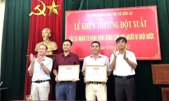 Khen thưởng Bí thư phường bơi giữa biển dữ cứu nhiều học sinh thoát chết đuối