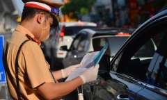 Thủ tướng yêu cầu Hà Nội điều chỉnh bất cập trong việc cấp giấy đi đường