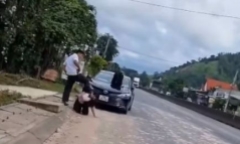 Xác minh video người đàn ông đạp vào đầu, mặt phụ nữ đang quỳ gối ở giữa đường