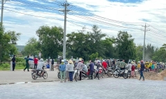 Kinh hãi phát hiện thi thể người phụ nữ trong bụi cây ven đường