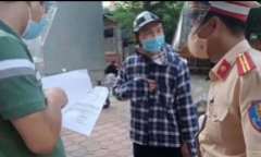 Phát hiện nam thanh niên sử dụng cùng lúc 3 giấy đi đường ở Hà Nội