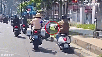 Xác minh đoạn clip CSGT TP.HCM đạp người đi xe máy ngã xuống đường