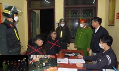Hà Nam: Hai thanh niên giả mạo công an đe dọa, cưỡng đoạt tiền người đi đường