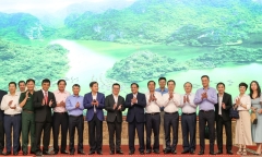 Thủ tướng chia sẻ khó khăn, yêu cầu nghiên cứu giải pháp phù hợp để tăng cường tiềm lực của báo chí