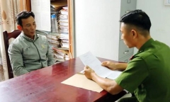Bị dừng xe kiểm tra nồng độ cồn, người đàn ông đập vỡ máy đo, cắn vào đùi CSGT
