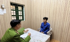 Bị lập biên bản vi phạm nồng độ cồn, người đàn ông dùng máy cắt cỏ tấn công CSGT