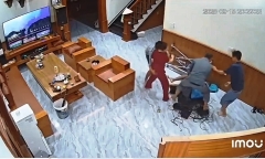 Xác minh vụ người đàn ông đang ngồi trong nhà bất ngờ bị nhóm người xông vào đánh gục tại chỗ