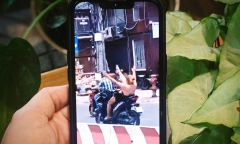 Xác minh clip cô gái thả tay chạy xe máy, nằm ngửa trên xe