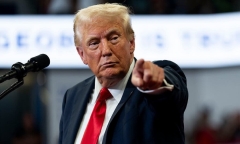 Gặp sự cố, máy bay chở ông Donald Trump phải hạ cánh khẩn cấp