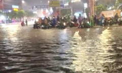 Clip: Mưa lớn biến Bình Phước thành 