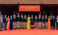 Một trường ở Hà Nội thưởng nóng hàng trăm triệu đồng cho học sinh đoạt giải Quốc gia
