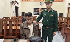 Khám xét khẩn cấp nơi ở của Nguyễn Quang Hải, phát hiện 84 lọ nhựa 