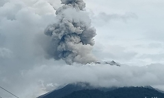 Núi lửa Indonesia phun trào vào rạng sáng, ít nhất 9 người thiệt mạng