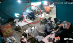 Clip: Khoảnh khắc kinh hoàng ô tô