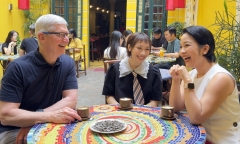 Những hình ảnh đầu tiên của CEO Apple Tim Cook tại Việt Nam