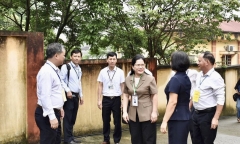 Thứ trưởng Bộ GD-ĐT Nguyễn Thị Kim Chi kiểm tra chuẩn bị thi tốt nghiệp THPT tại tỉnh Yên Bái