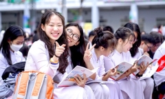 Trường học dừng dạy thêm, phụ huynh đau đầu 