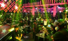 Hơn 300 cảnh sát đột kích quán bar Paris Night Club, phát hiện 42 người dương tính ma túy