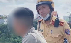 CSGT kịp thời ngăn nam thanh niên định nhảy cầu Chương Dương